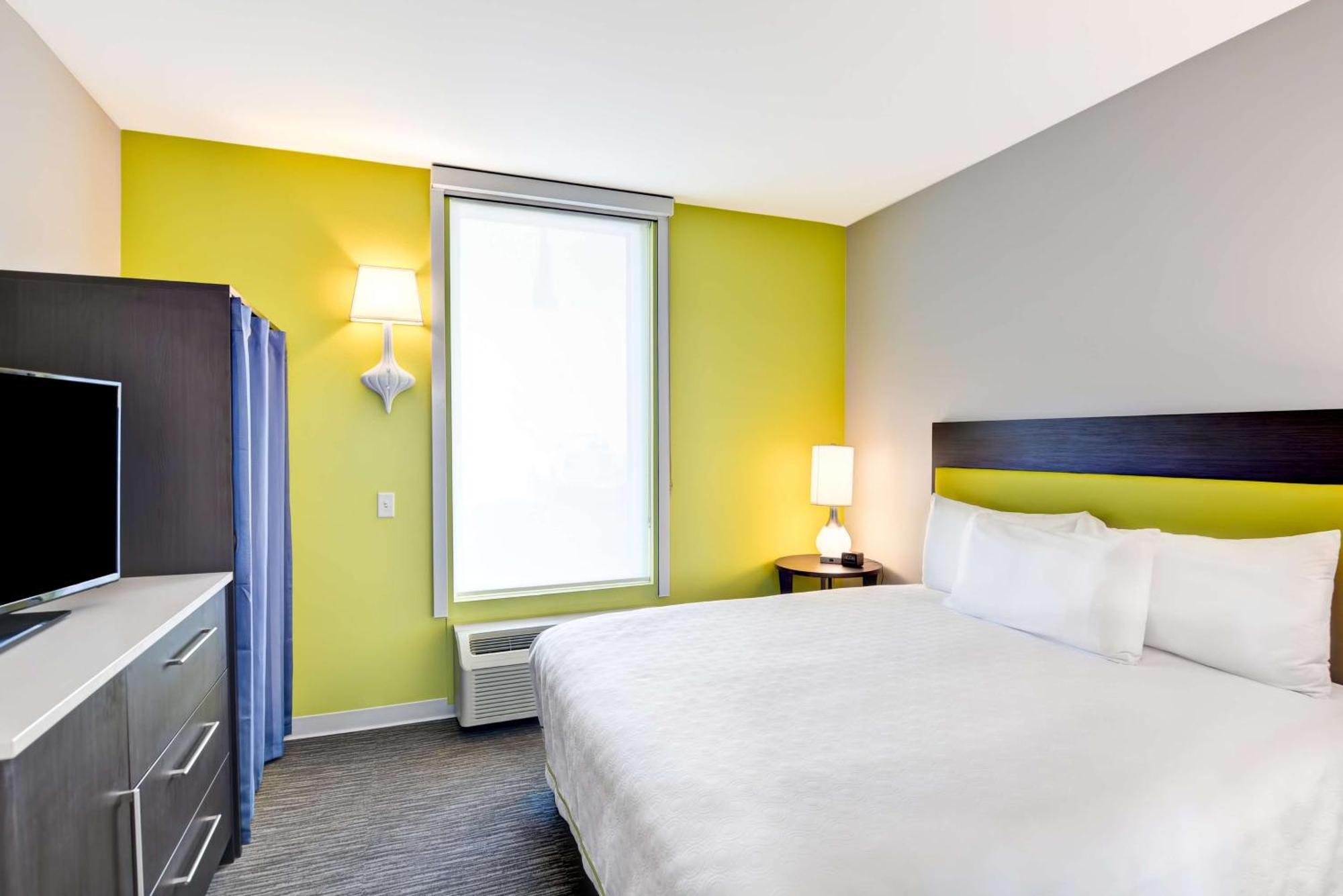 One-Bedroom King Suite - Non-Smoking,1557403237:JPEG