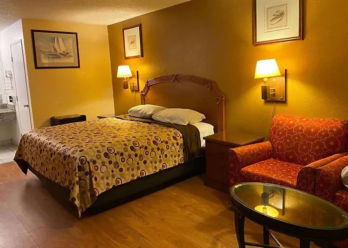 Motel: Howard Johnson By Wyndham Azusa